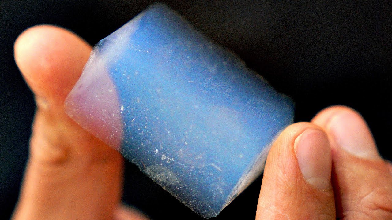 This is the world's lightest solid material, it weighs less than a flower bud, its properties are amazing!