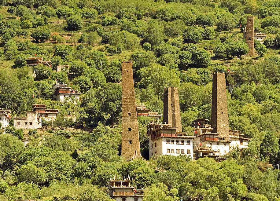 There are hundreds of mysterious stone towers in China, the design of which is amazing