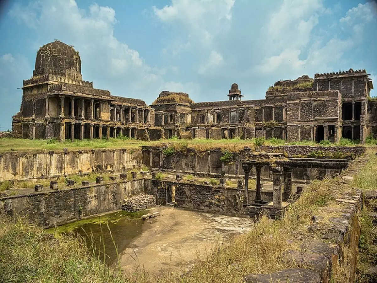 These 5 beautiful forts located in Madhya Pradesh, must visit once