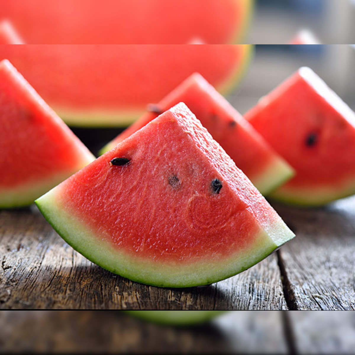 The price of 1 piece of watermelon is so much that it will cost a new car, it is not good for everyone